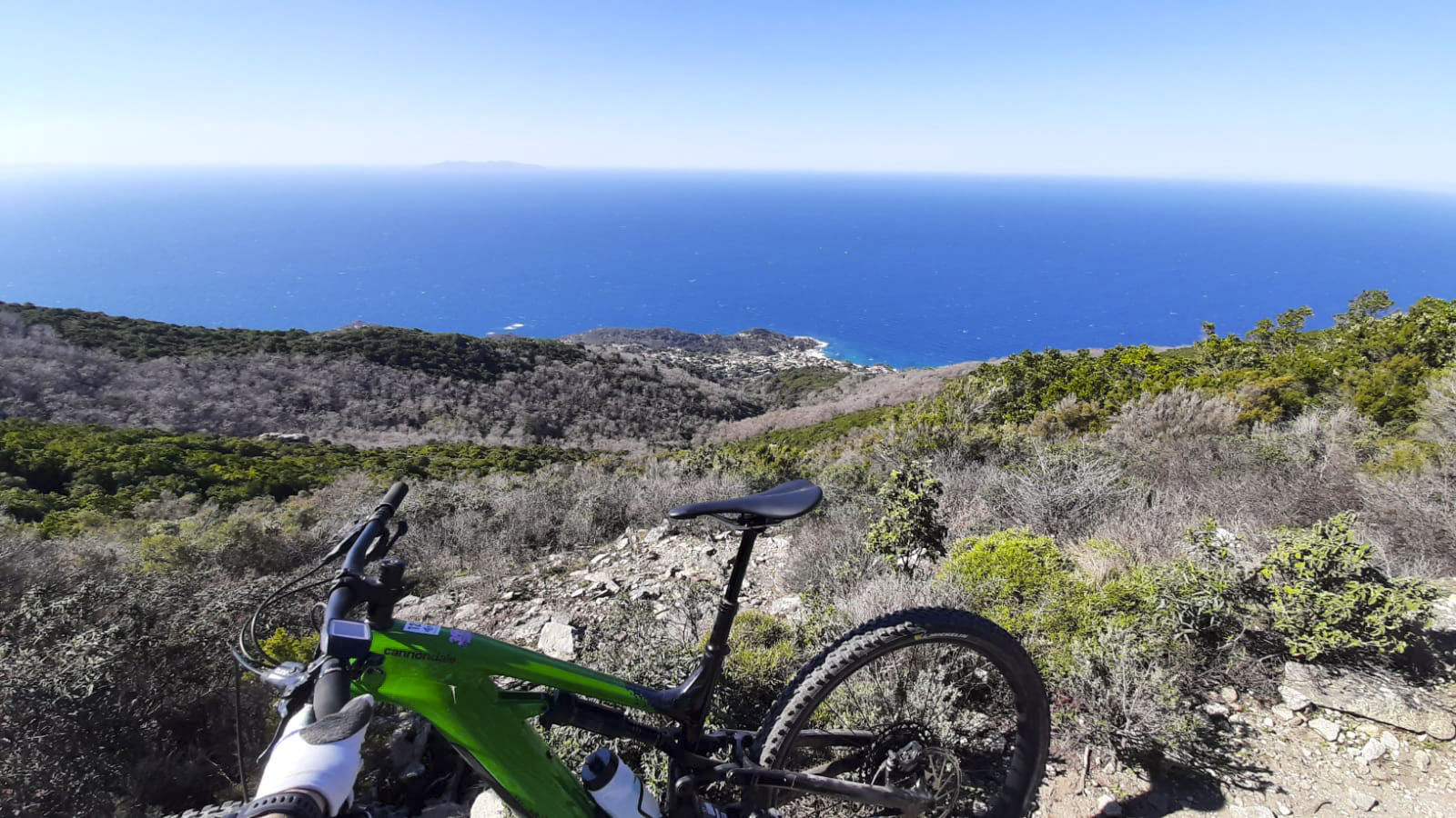 In Mountain Bike sul Monte Perone con una Guida MTB